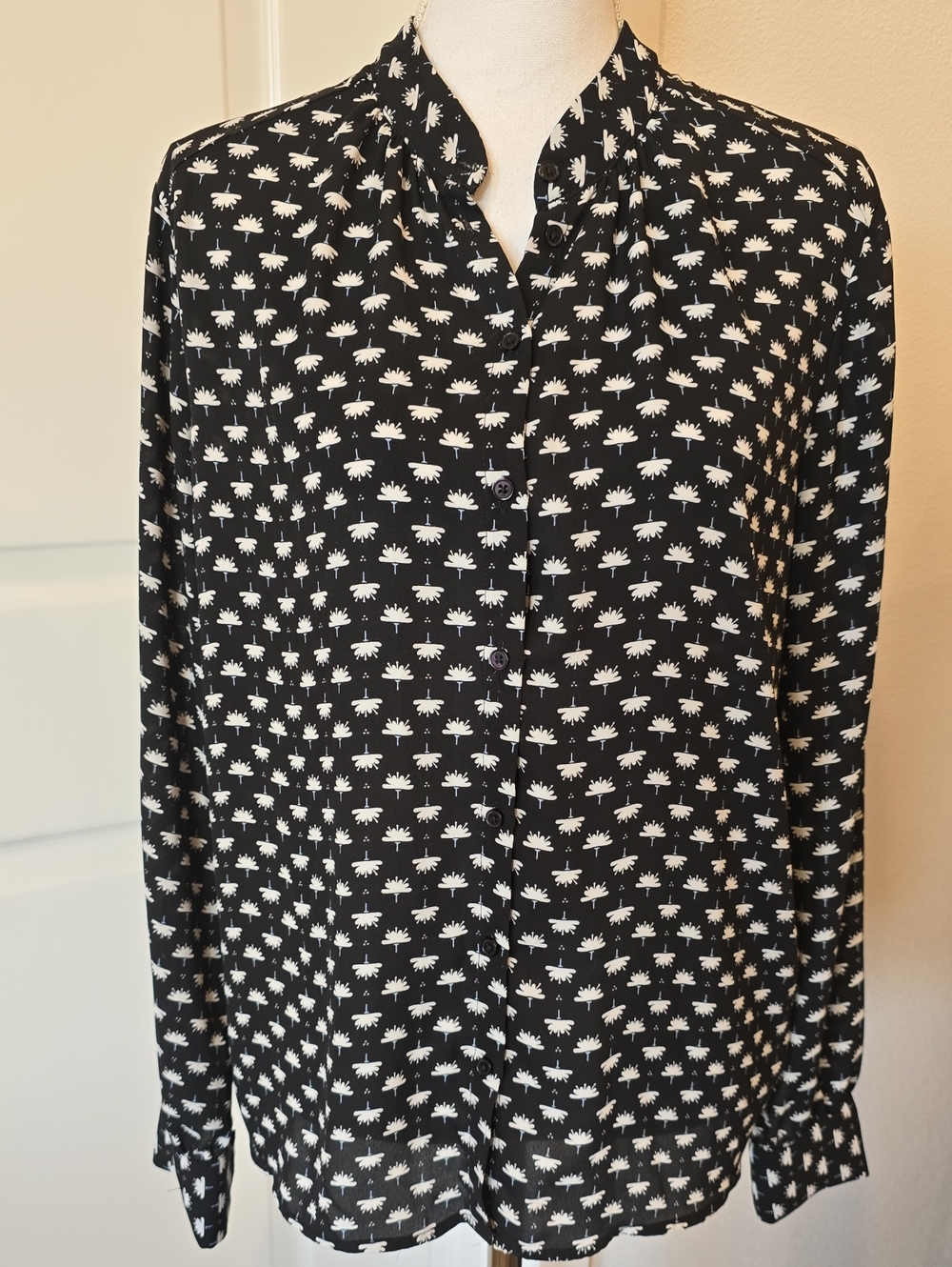 Monoprix Femme Button-Up Blouse with White Floral Print M-L